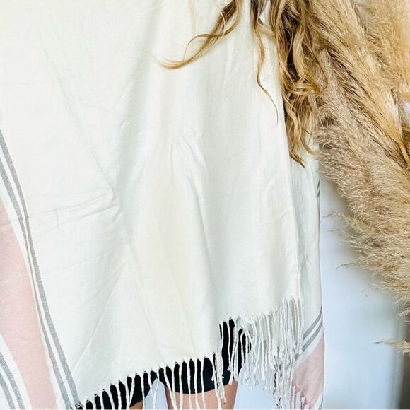 NEW SIIZU Causebox Light Grey Cream Pink Stripe Poncho Scarf Shawl Wrap Sweater - Picture 10 of 13
